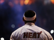 开云官方app入口-塔图姆全程高能输出，雄鹿拿下快船，一场攻防博弈的战术启示