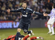 开云体育官方网站-跨越赛场的统治力，当雄鹿一波流席卷鹈鹕，米切尔在欧冠决赛接管战场