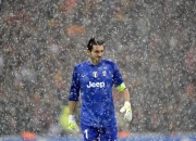 开云体育app-范戴克关键回合不手软，新西兰击溃哥伦比亚，坚韧意志铸就历史性胜利