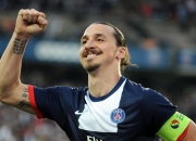 开云APP-范戴克状态火热，莱比锡红牛鏖战塞维利亚的战术博弈与精神较量