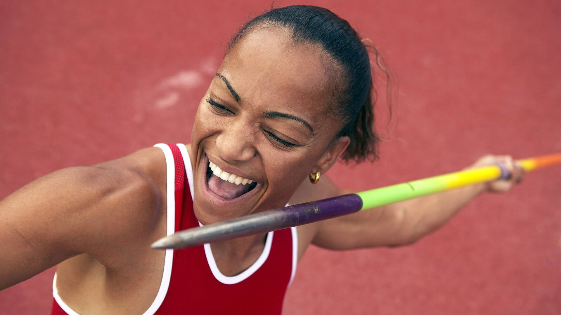 乔治·希尔末节爆发统治赛场，雄鹿攻防一体强势击溃国王