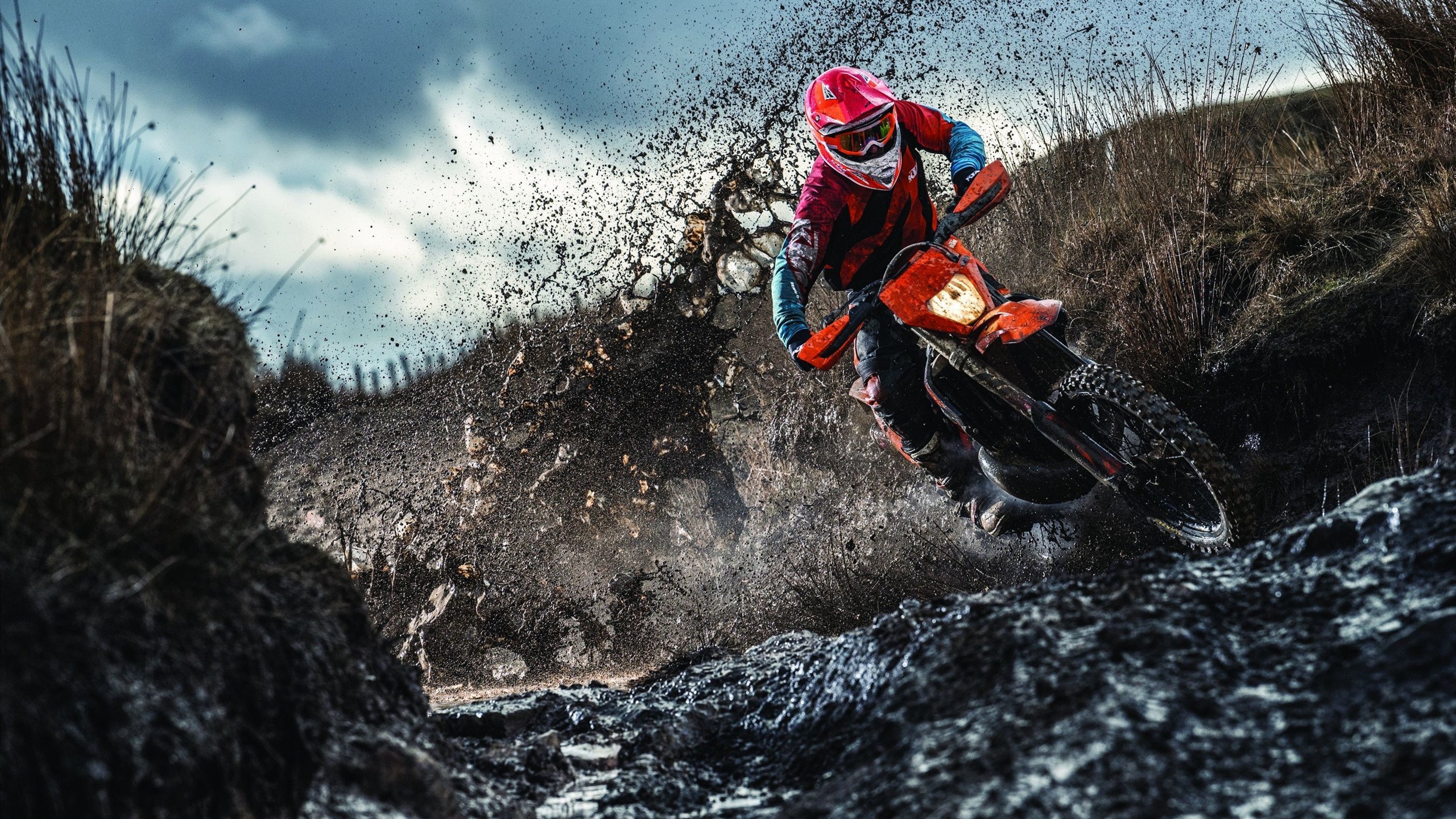 孔德全程高能输出，厄瓜多尔对阵勒沃库森，一场跨越次元的足球对话