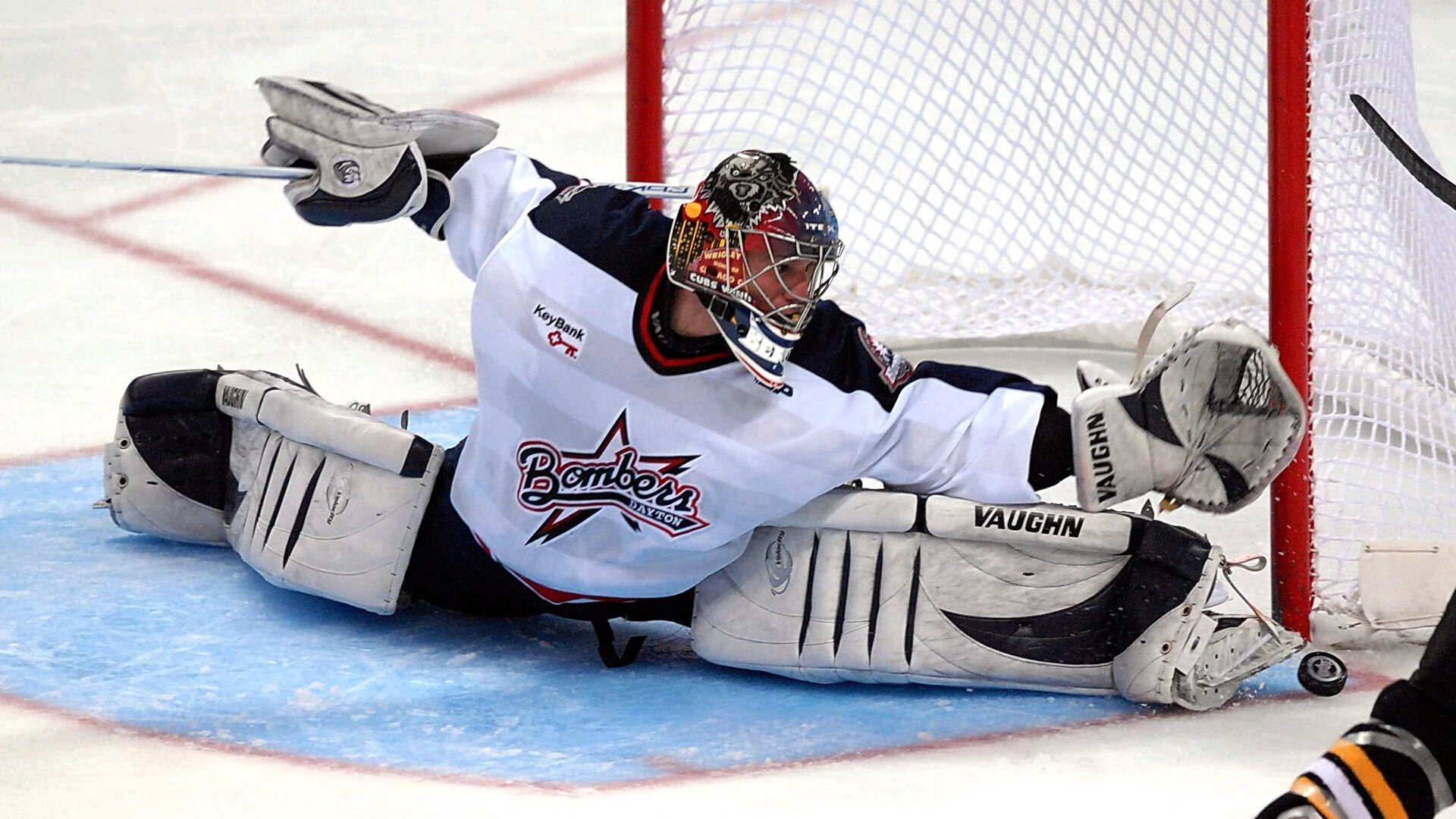 橙衣风暴中的定海神针，孔德无争议全场最佳，荷兰险胜马里背后的战术密码